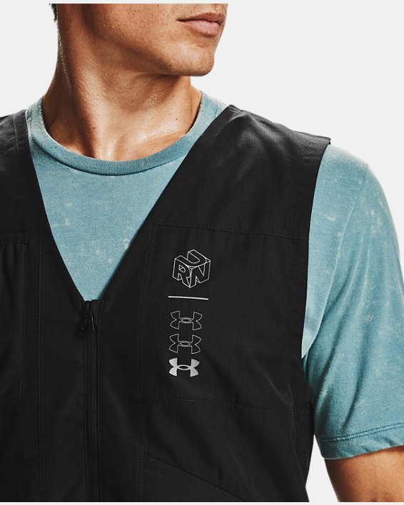 Men's UA Run Anywhere Vest, Black, pdpMainDesktop image number 3